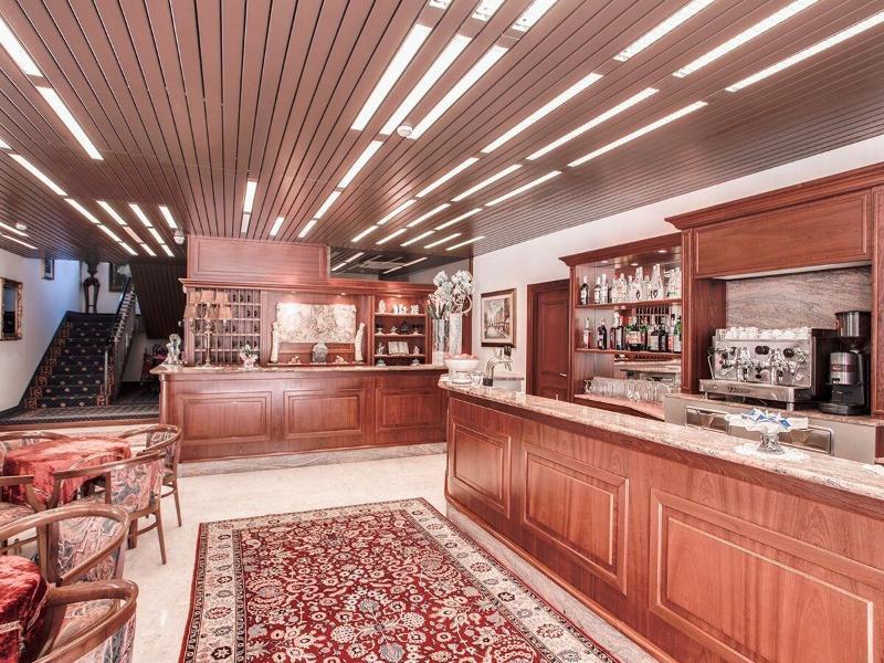 Hotel Ambasciatori Чезенатико Экстерьер фото
