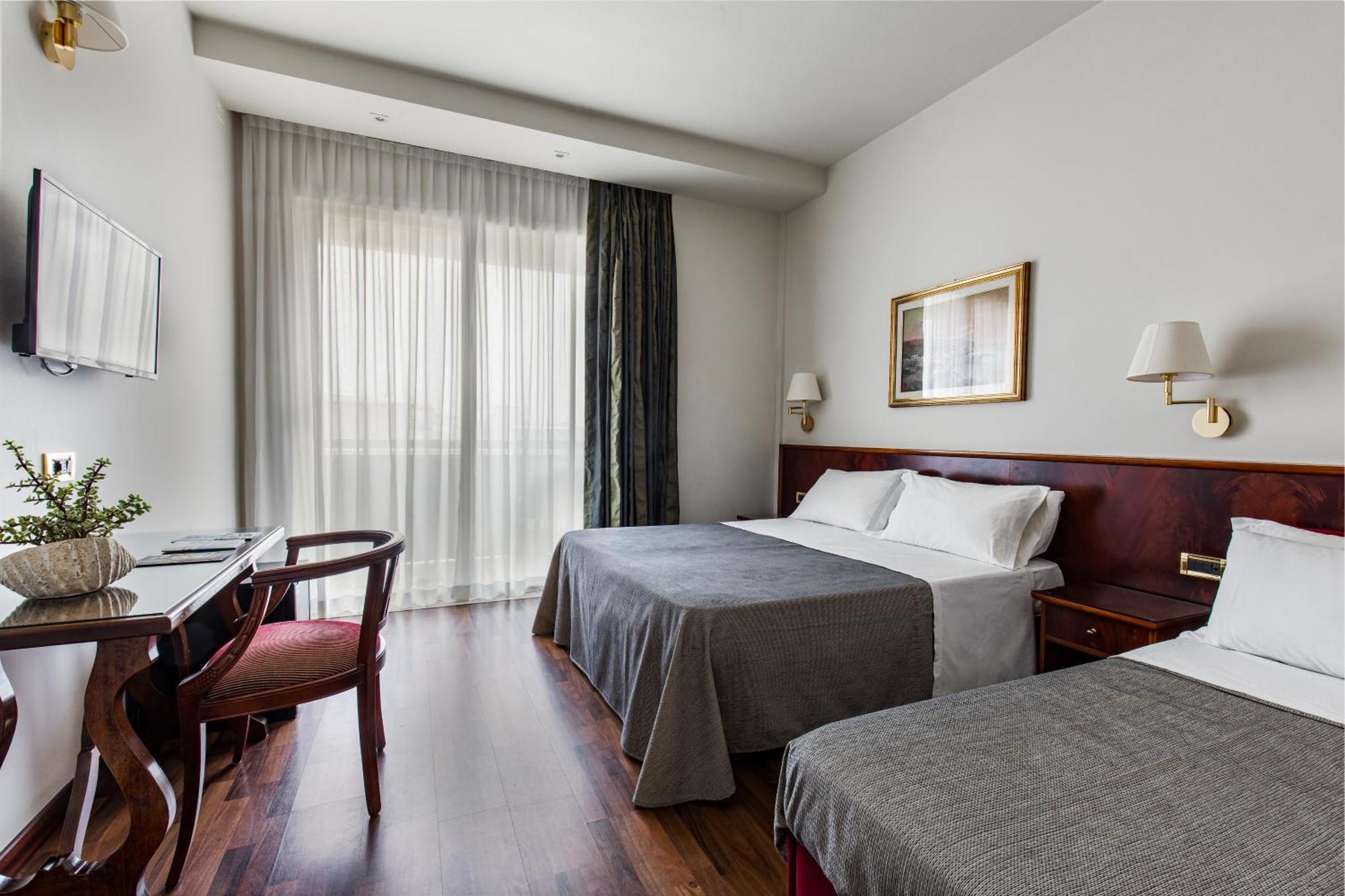 Hotel Ambasciatori Чезенатико Экстерьер фото