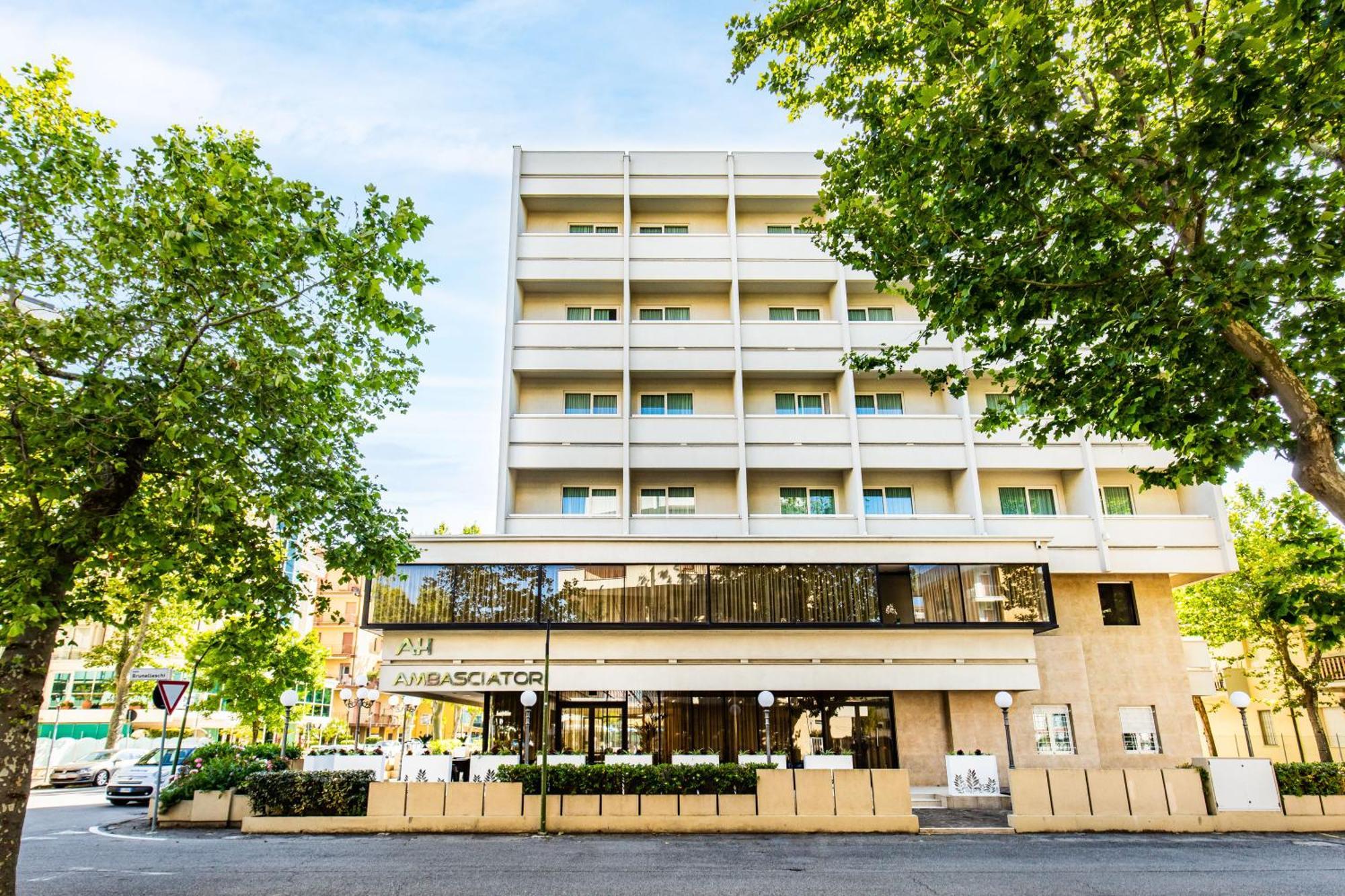 Hotel Ambasciatori Чезенатико Экстерьер фото