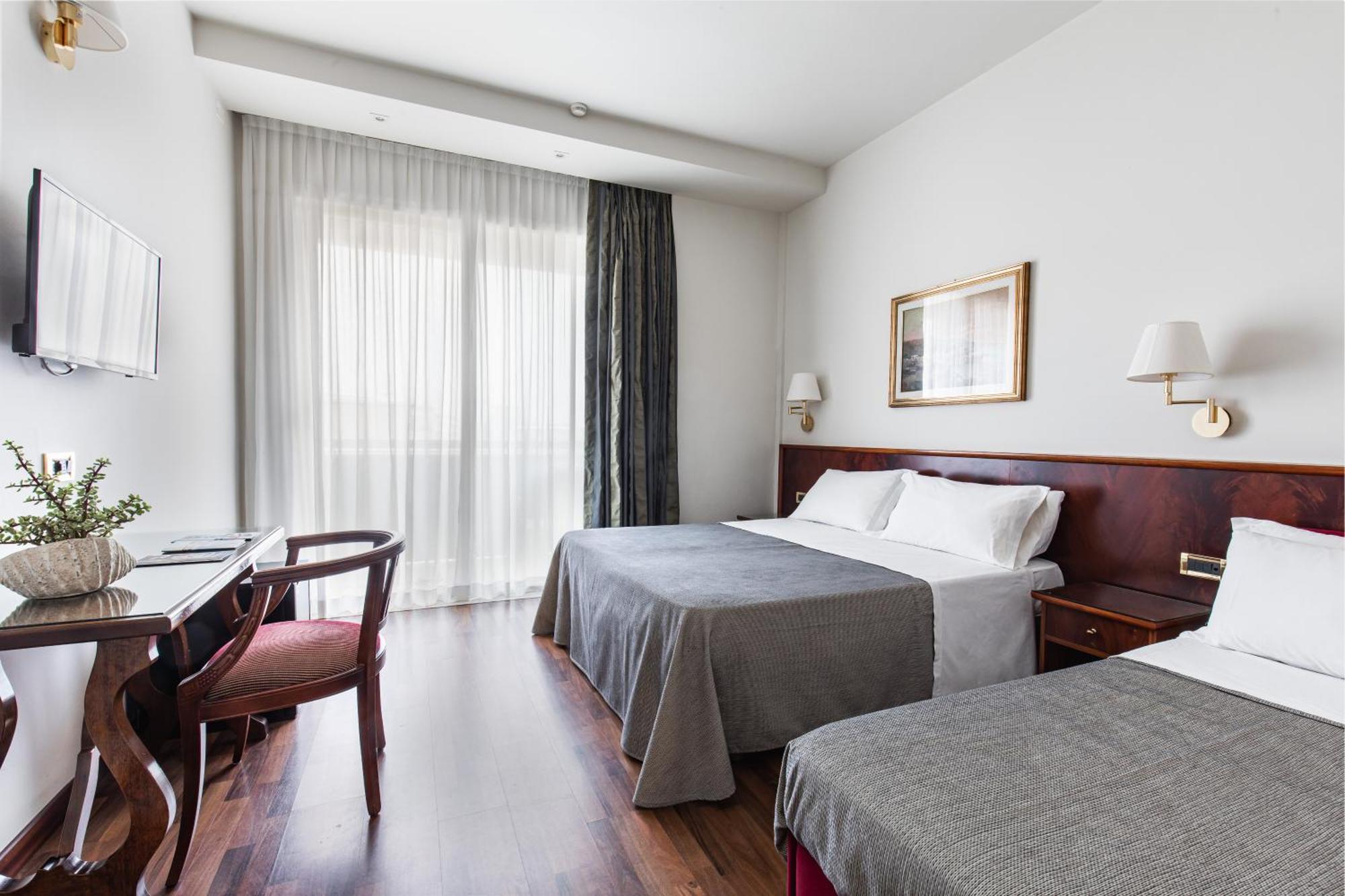Hotel Ambasciatori Чезенатико Экстерьер фото
