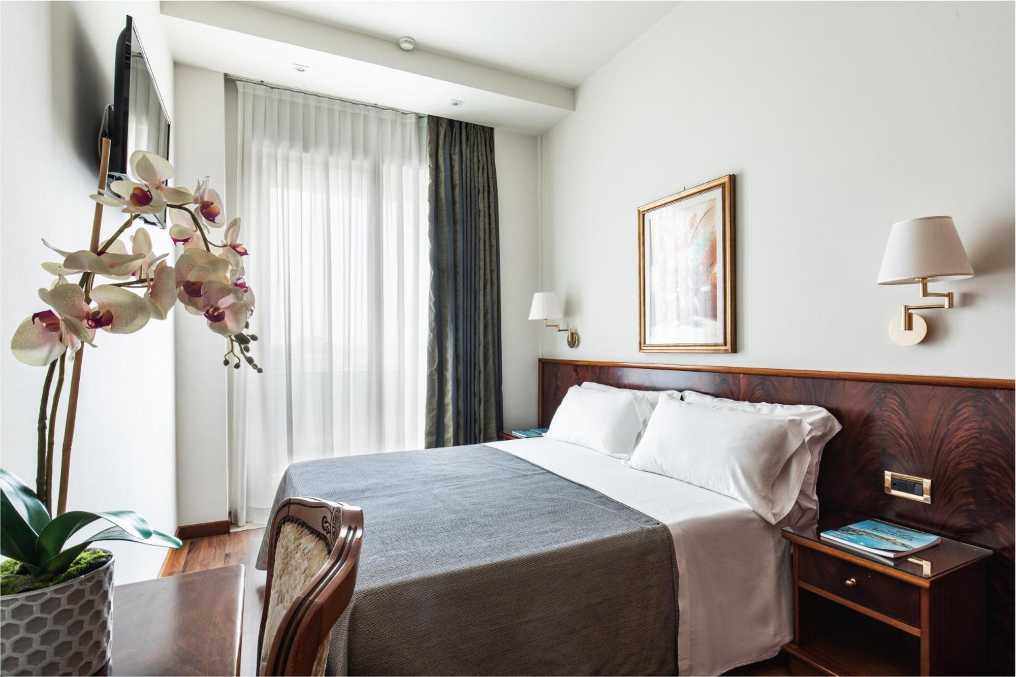 Hotel Ambasciatori Чезенатико Экстерьер фото
