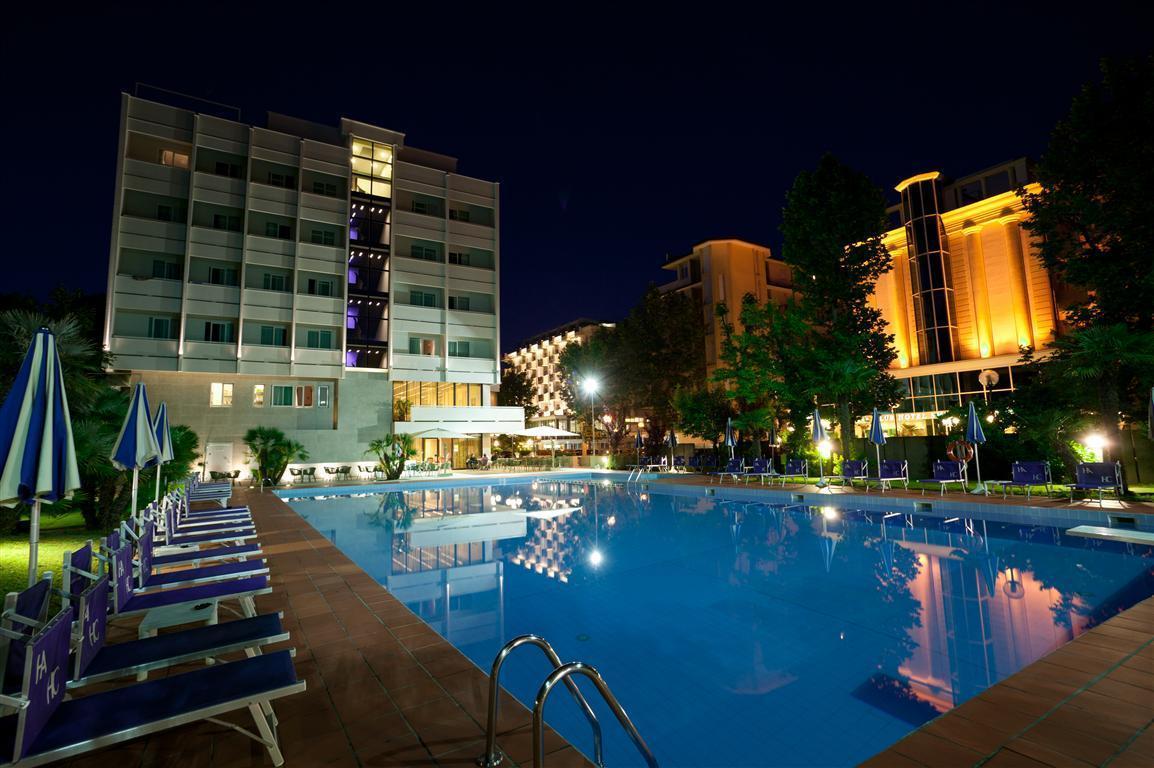 Hotel Ambasciatori Чезенатико Экстерьер фото