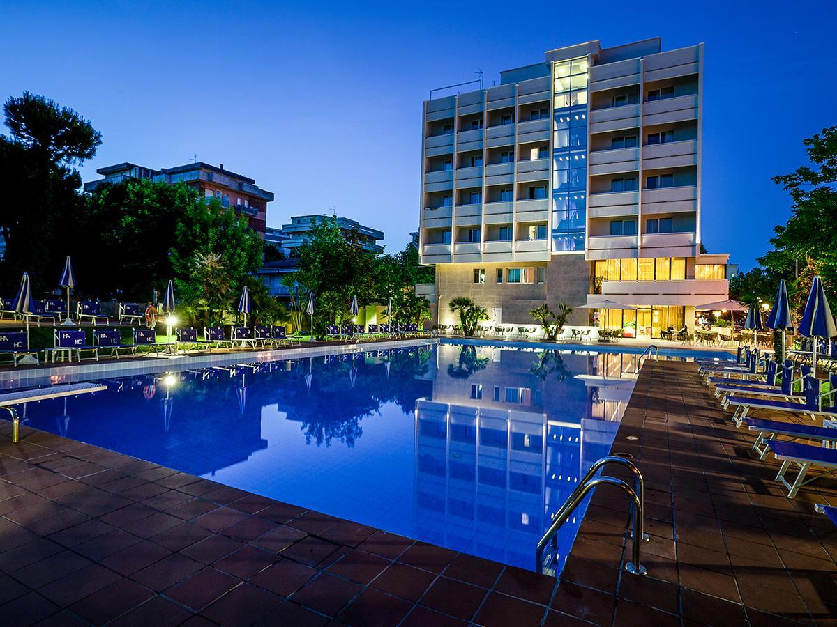 Hotel Ambasciatori Чезенатико Экстерьер фото