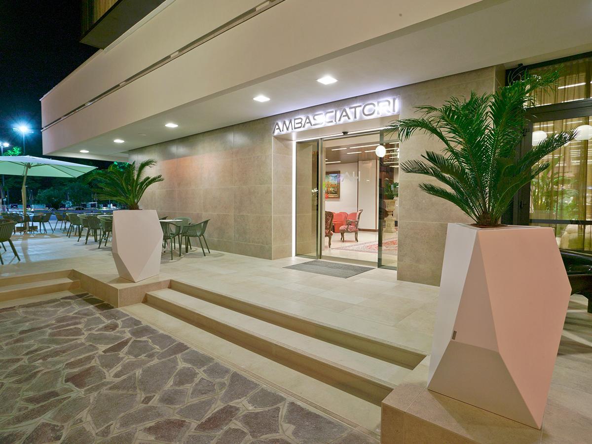 Hotel Ambasciatori Чезенатико Экстерьер фото