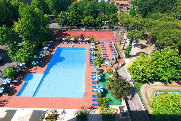 Hotel Ambasciatori Чезенатико Экстерьер фото